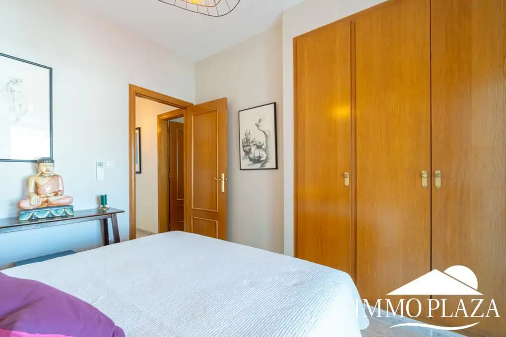 Spacious family home, large garage, swimming pool with covered terrace, private parking. One separate, fully furnished apartment.