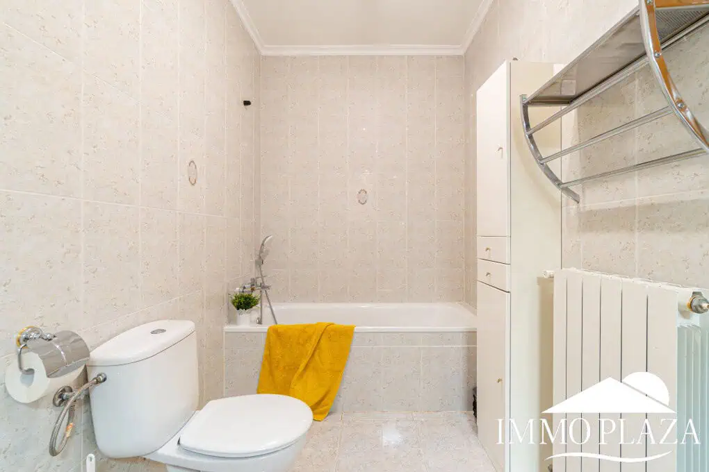Spacious family home, large garage, swimming pool with covered terrace, private parking. One separate, fully furnished apartment.