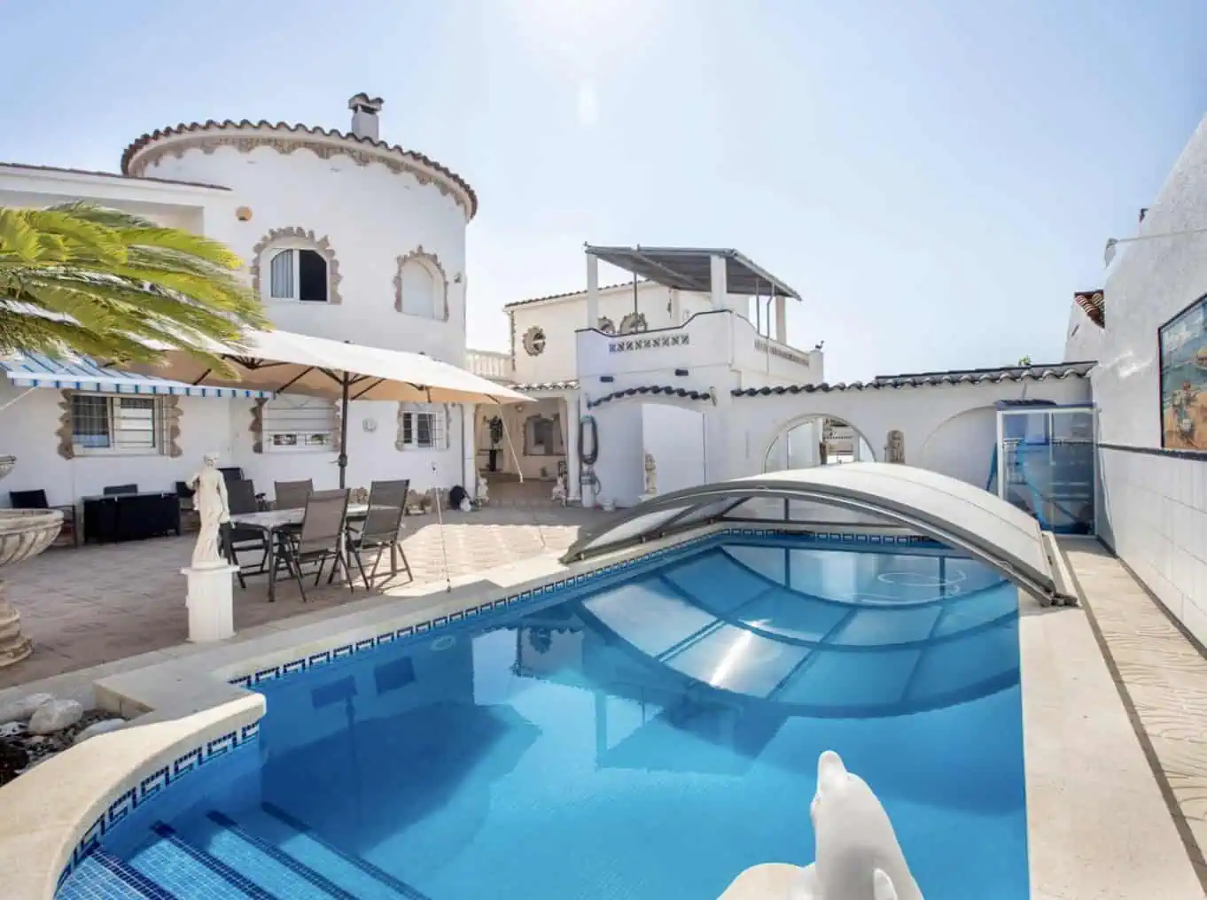 12122023154511_588 2 spacious canal villas divided into 4 apartments on 900m2 of land, garage, 24m mooring, 32m2 heated swimming pool, 6 parking spaces