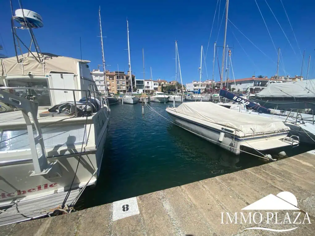 Amarratge per a barca a motor 11 x 3,50 mtr en venda Port Bahia Empuriabrava Costa Brava