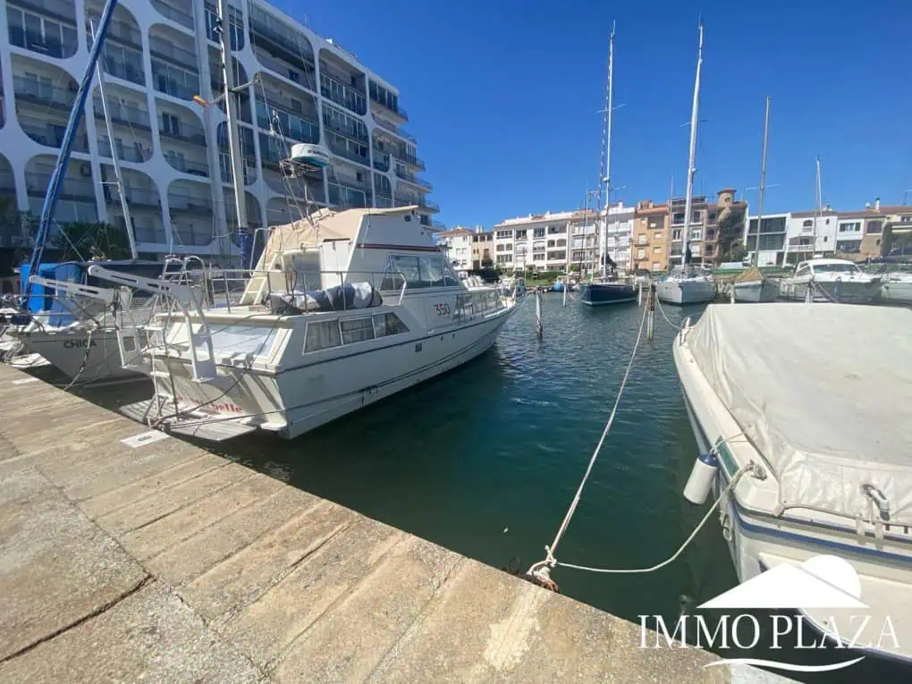 Amarratge per a barca a motor 11 x 3,50 mtr en venda Port Bahia Empuriabrava Costa Brava