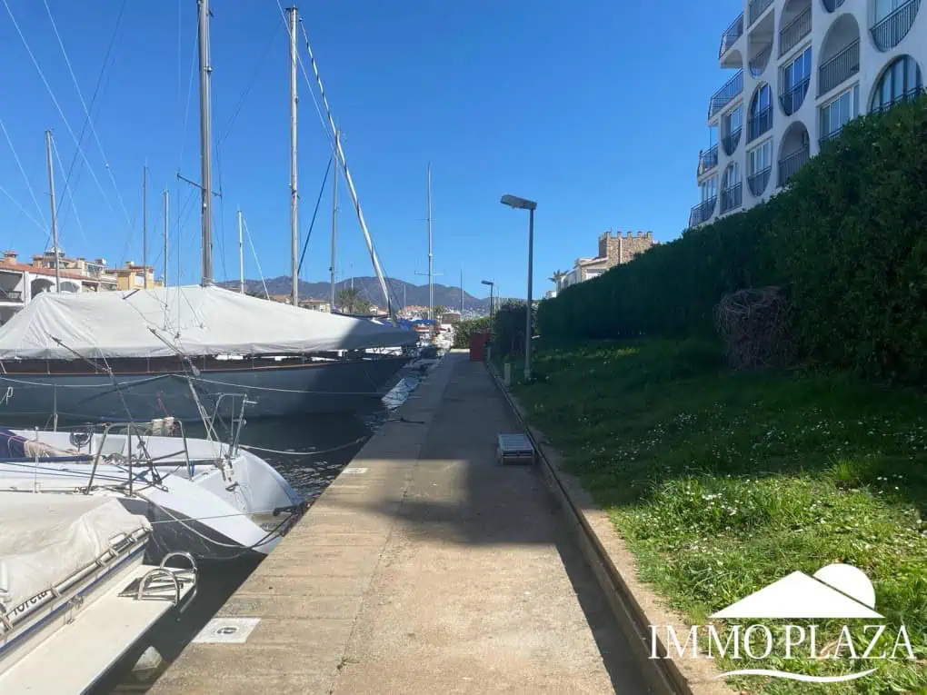 Amarratge per a barca a motor 11 x 3,50 mtr en venda Port Bahia Empuriabrava Costa Brava