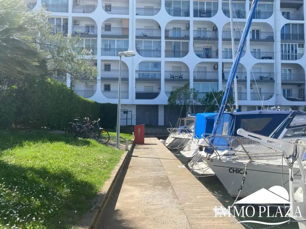 Amarratge per a barca a motor 11 x 3,50 mtr en venda Port Bahia Empuriabrava Costa Brava