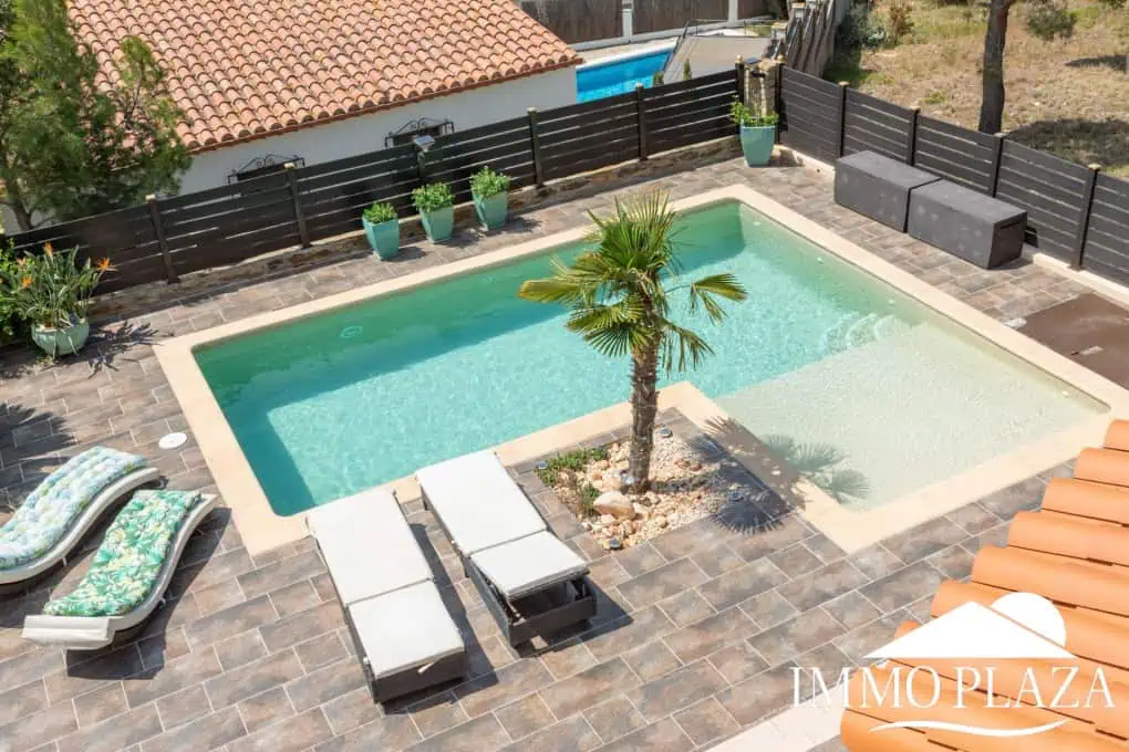 Elegant villa with swimming pool and splendid sea view in Rosas, big plot of more than 1.000m2 !