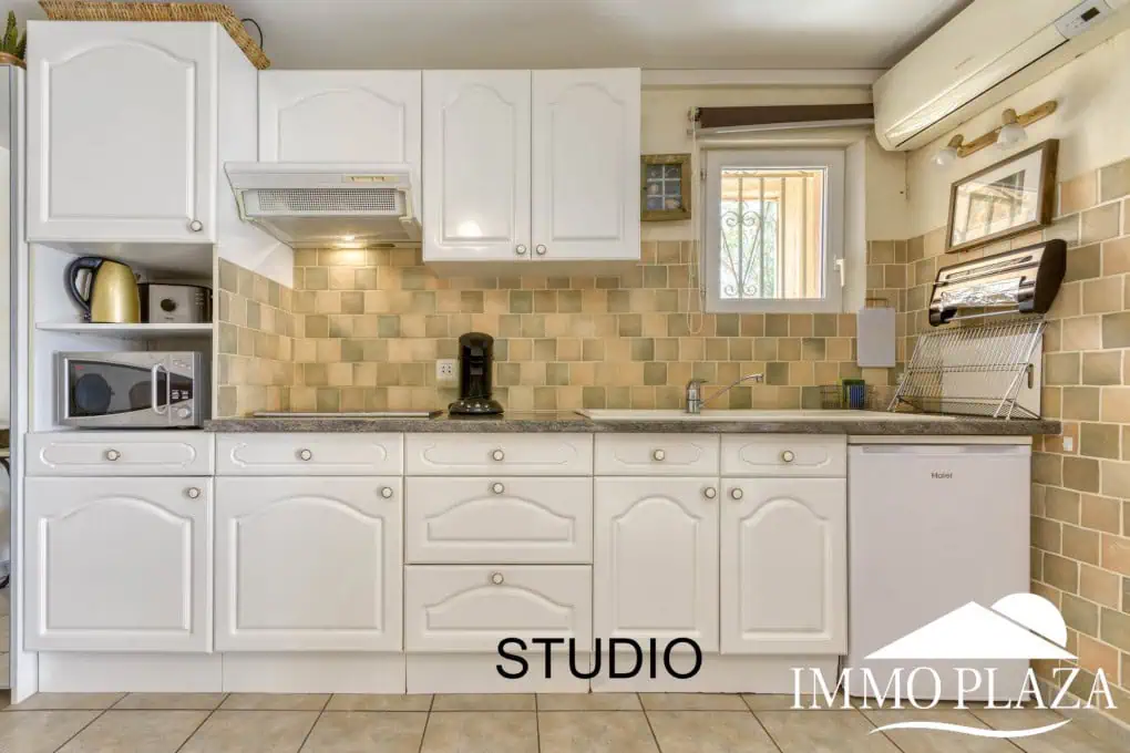 Elegant villa with swimming pool and splendid sea view in Rosas, big plot of more than 1.000m2 !
