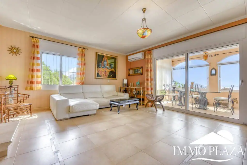 Elegant villa with swimming pool and splendid sea view in Rosas, big plot of more than 1.000m2 !