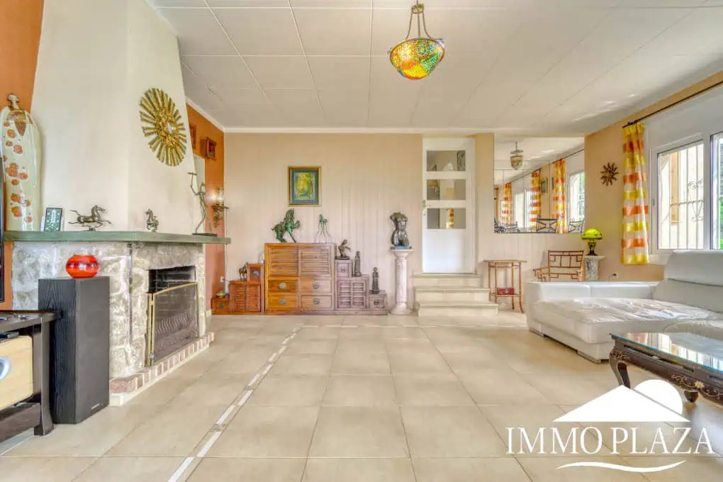 Elegant villa with swimming pool and splendid sea view in Rosas, big plot of more than 1.000m2 !
