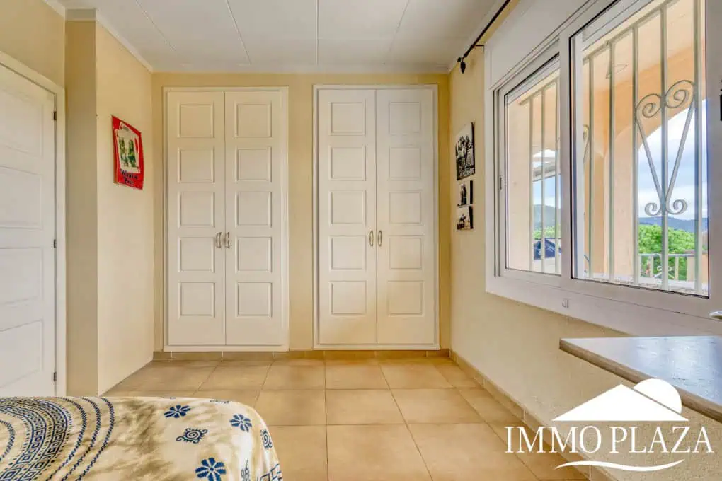Elegant villa with swimming pool and splendid sea view in Rosas, big plot of more than 1.000m2 !