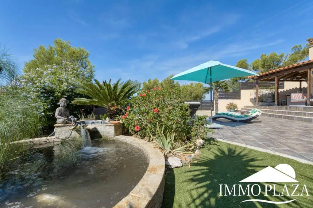 Elegant villa with swimming pool and splendid sea view in Rosas, big plot of more than 1.000m2 !
