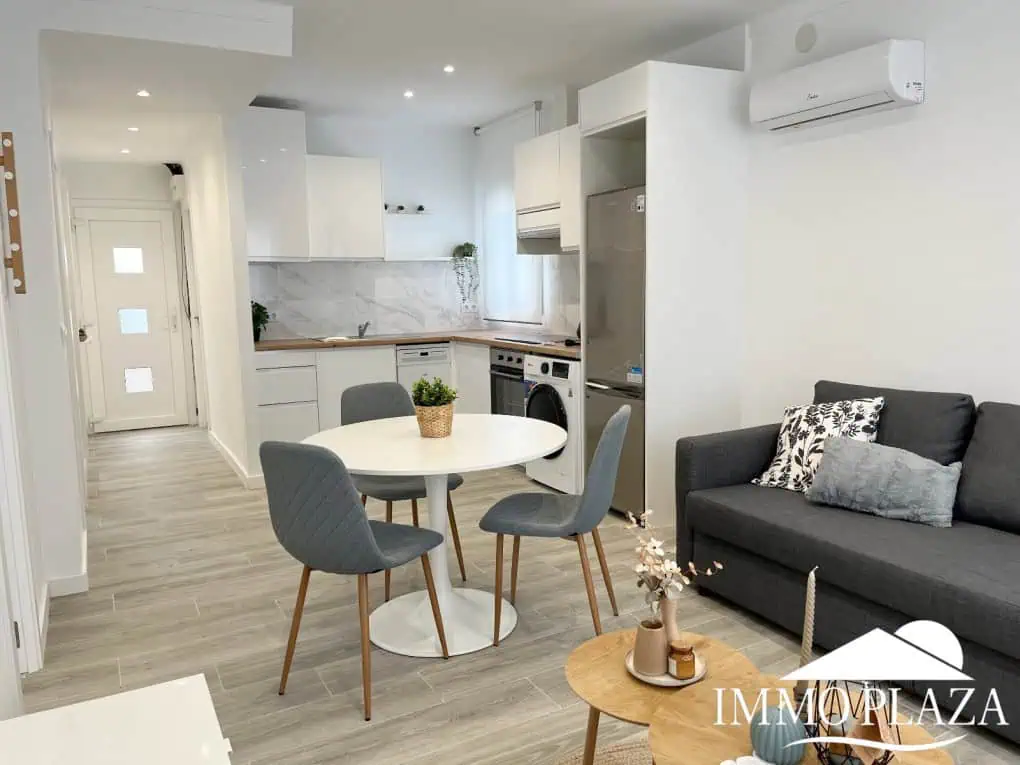 Apartament cantoner completament reformat “2024”, a 5min de la platja; 2 habitacions, 1 bany, 1 terrassa, jardí i piscina compartida
