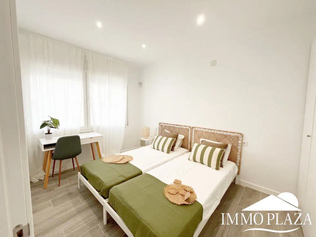 Apartament cantoner completament reformat “2024”, a 5min de la platja; 2 habitacions, 1 bany, 1 terrassa, jardí i piscina compartida