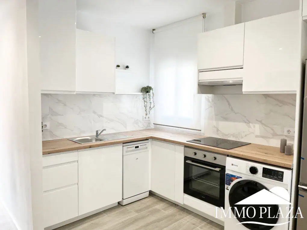 Apartament cantoner completament reformat “2024”, a 5min de la platja; 2 habitacions, 1 bany, 1 terrassa, jardí i piscina compartida