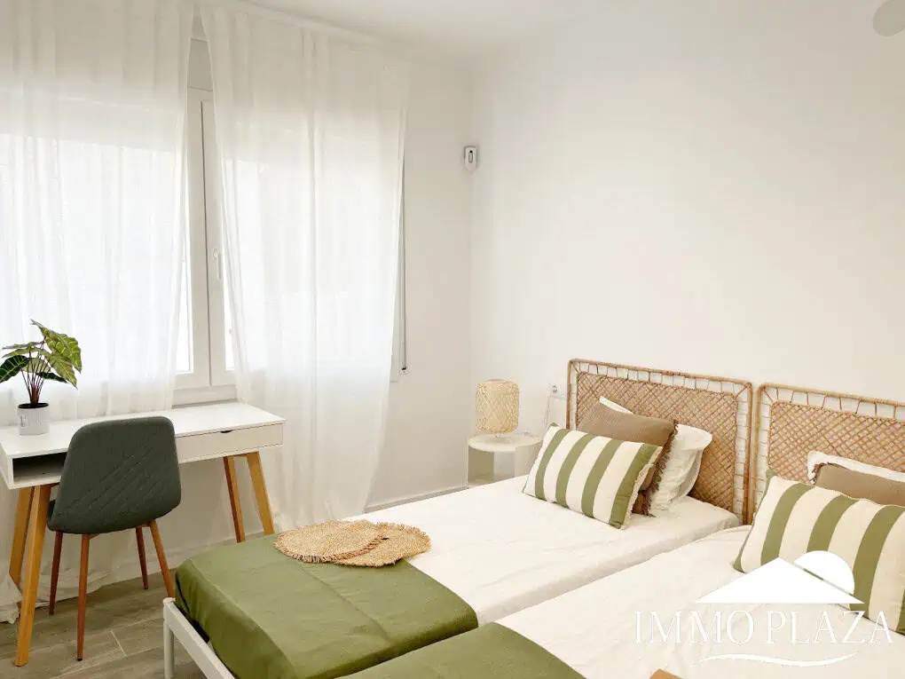 Apartament cantoner completament reformat “2024”, a 5min de la platja; 2 habitacions, 1 bany, 1 terrassa, jardí i piscina compartida