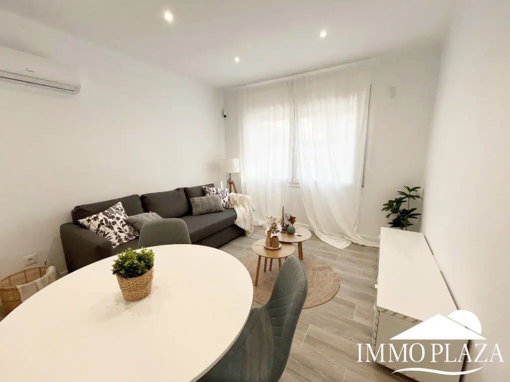 Apartament cantoner completament reformat “2024”, a 5min de la platja; 2 habitacions, 1 bany, 1 terrassa, jardí i piscina compartida