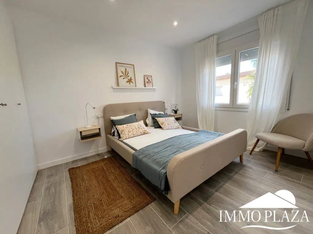 Apartament cantoner completament reformat “2024”, a 5min de la platja; 2 habitacions, 1 bany, 1 terrassa, jardí i piscina compartida