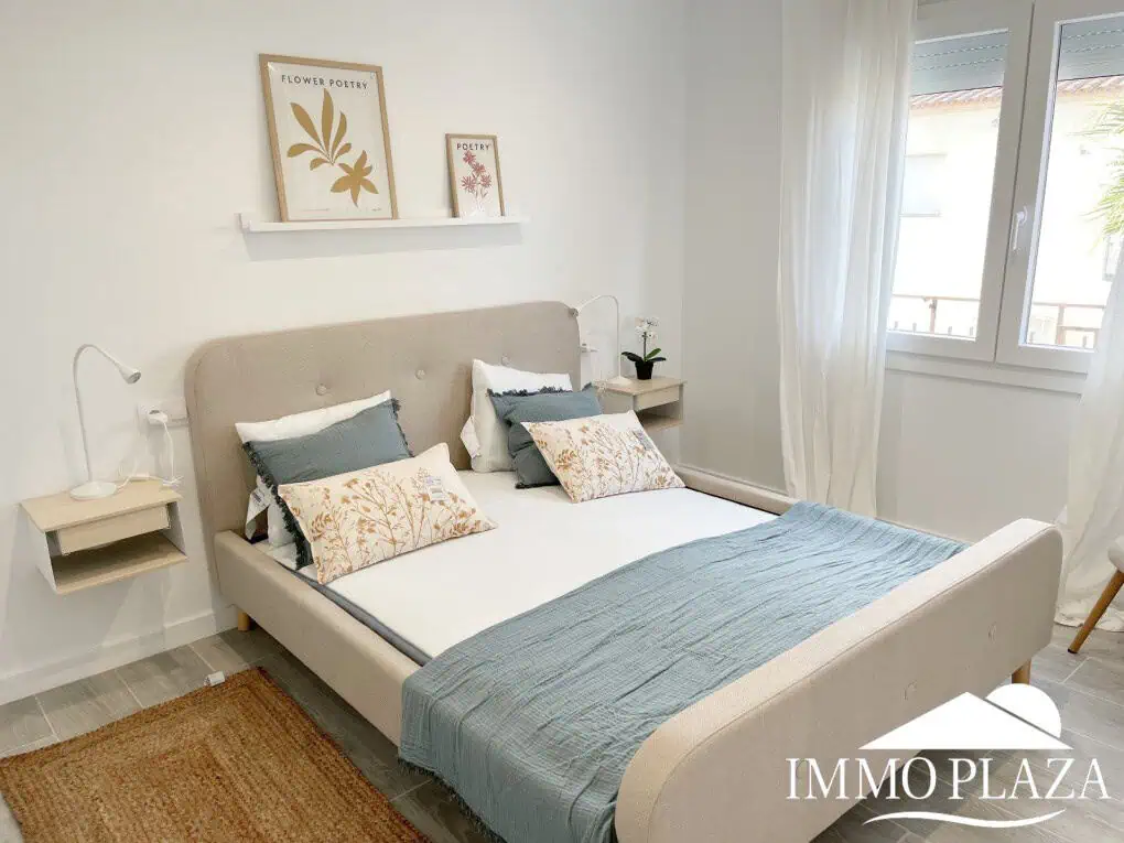 Apartament cantoner completament reformat “2024”, a 5min de la platja; 2 habitacions, 1 bany, 1 terrassa, jardí i piscina compartida