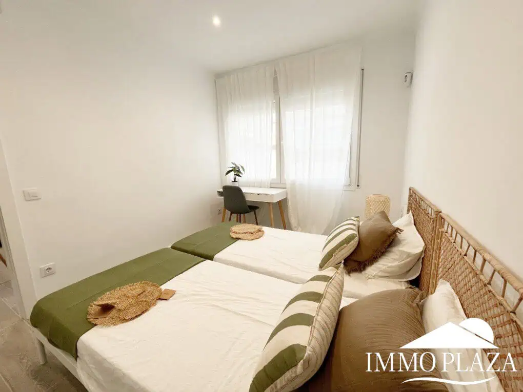 Apartament cantoner completament reformat “2024”, a 5min de la platja; 2 habitacions, 1 bany, 1 terrassa, jardí i piscina compartida