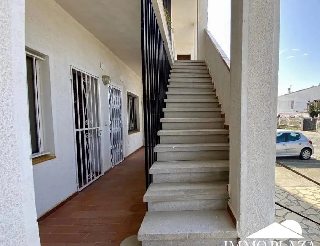 Apartment mit Seeblick, 1 Schlafzimmer, 1 Badezimmer, schöne Terrasse, Gemeinschaftspools und Garten, Bootsanlegeplatz