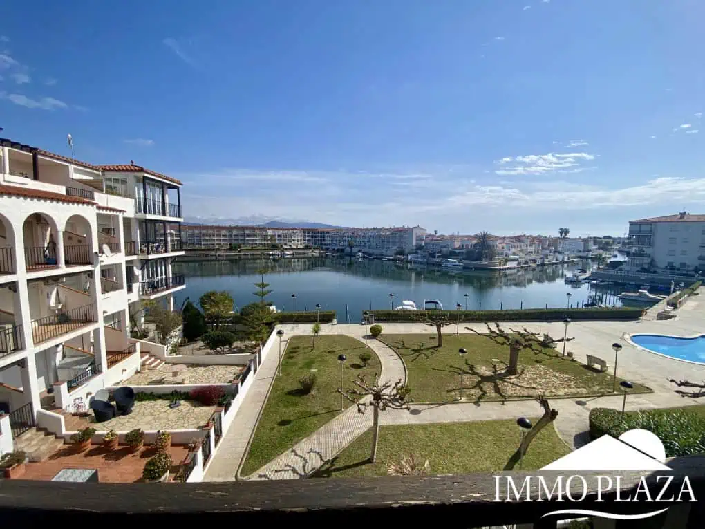 Apartment mit Seeblick, 1 Schlafzimmer, 1 Badezimmer, schöne Terrasse, Gemeinschaftspools und Garten, Bootsanlegeplatz