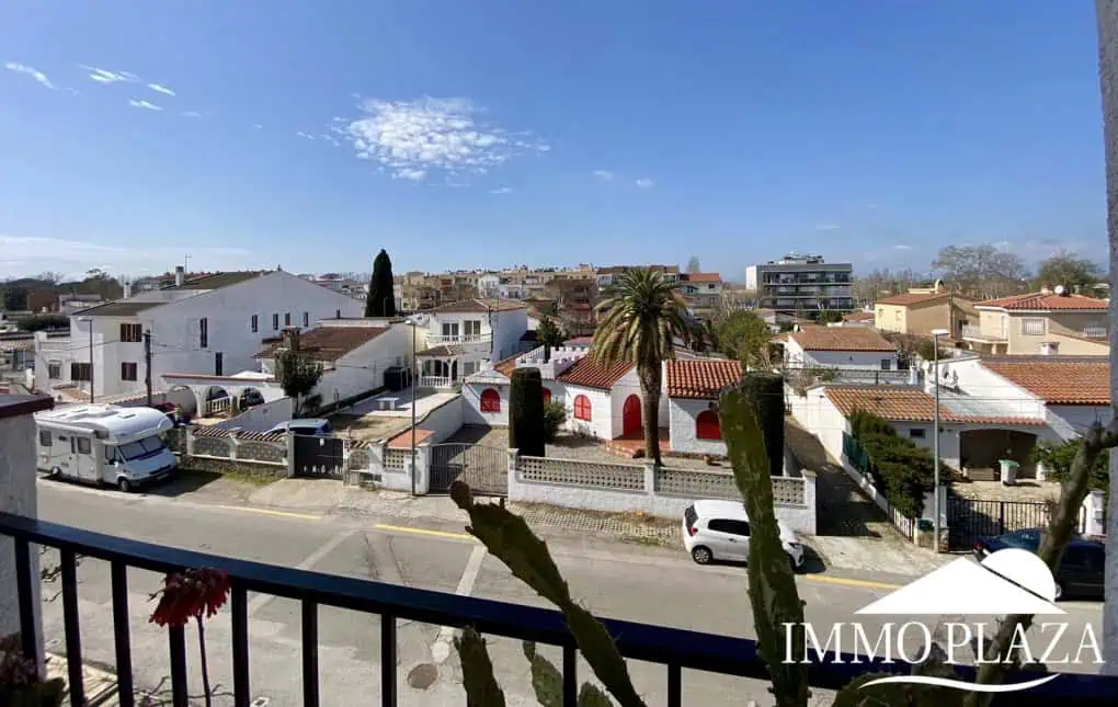 Apartment mit Seeblick, 1 Schlafzimmer, 1 Badezimmer, schöne Terrasse, Gemeinschaftspools und Garten, Bootsanlegeplatz