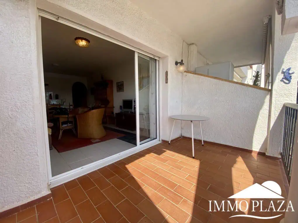 Apartment mit Seeblick, 1 Schlafzimmer, 1 Badezimmer, schöne Terrasse, Gemeinschaftspools und Garten, Bootsanlegeplatz