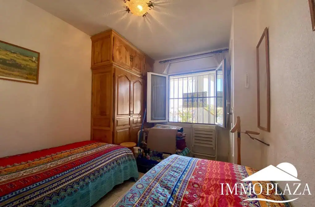 Apartment mit Seeblick, 1 Schlafzimmer, 1 Badezimmer, schöne Terrasse, Gemeinschaftspools und Garten, Bootsanlegeplatz
