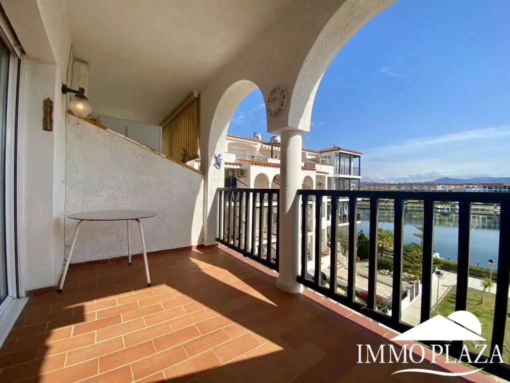 Apartment mit Seeblick, 1 Schlafzimmer, 1 Badezimmer, schöne Terrasse, Gemeinschaftspools und Garten, Bootsanlegeplatz