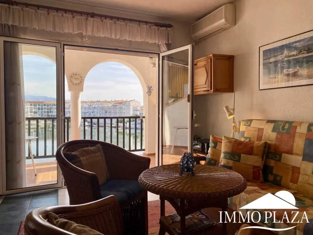 Apartment mit Seeblick, 1 Schlafzimmer, 1 Badezimmer, schöne Terrasse, Gemeinschaftspools und Garten, Bootsanlegeplatz