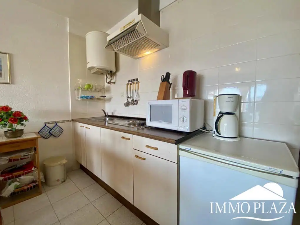 Apartment mit Seeblick, 1 Schlafzimmer, 1 Badezimmer, schöne Terrasse, Gemeinschaftspools und Garten, Bootsanlegeplatz