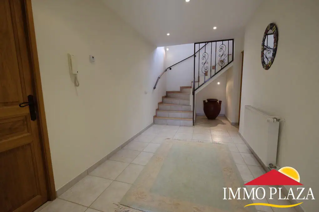 Fantastic family villa (487m2) with views over the bay of Rosas – 7 bedrooms – garage – pool – Els Olivars, Pau