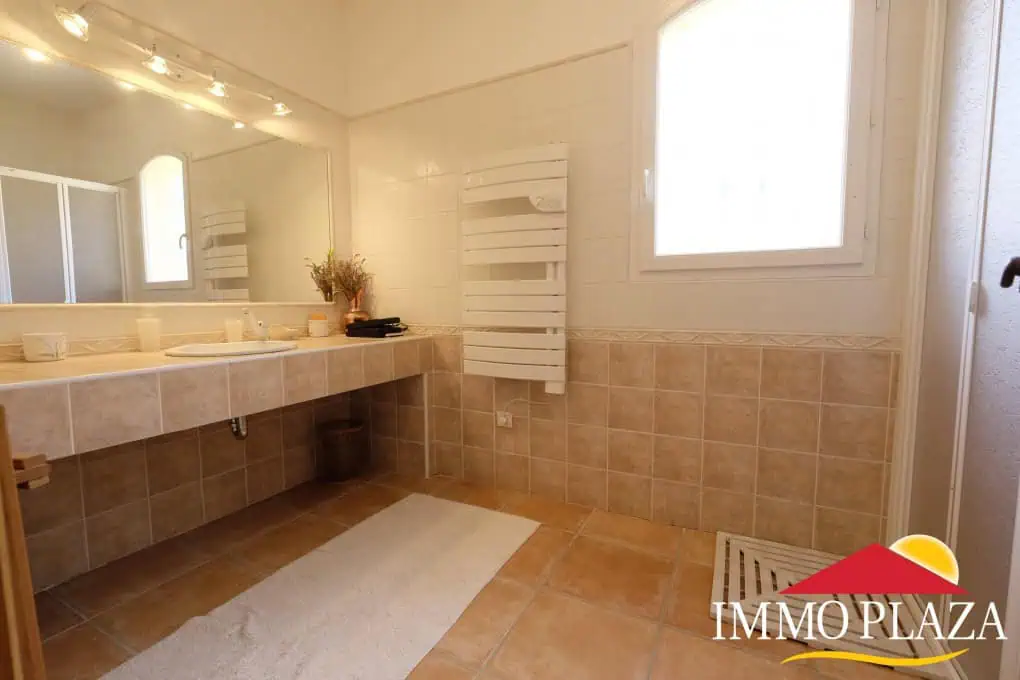 Fantastic family villa (487m2) with views over the bay of Rosas – 7 bedrooms – garage – pool – Els Olivars, Pau