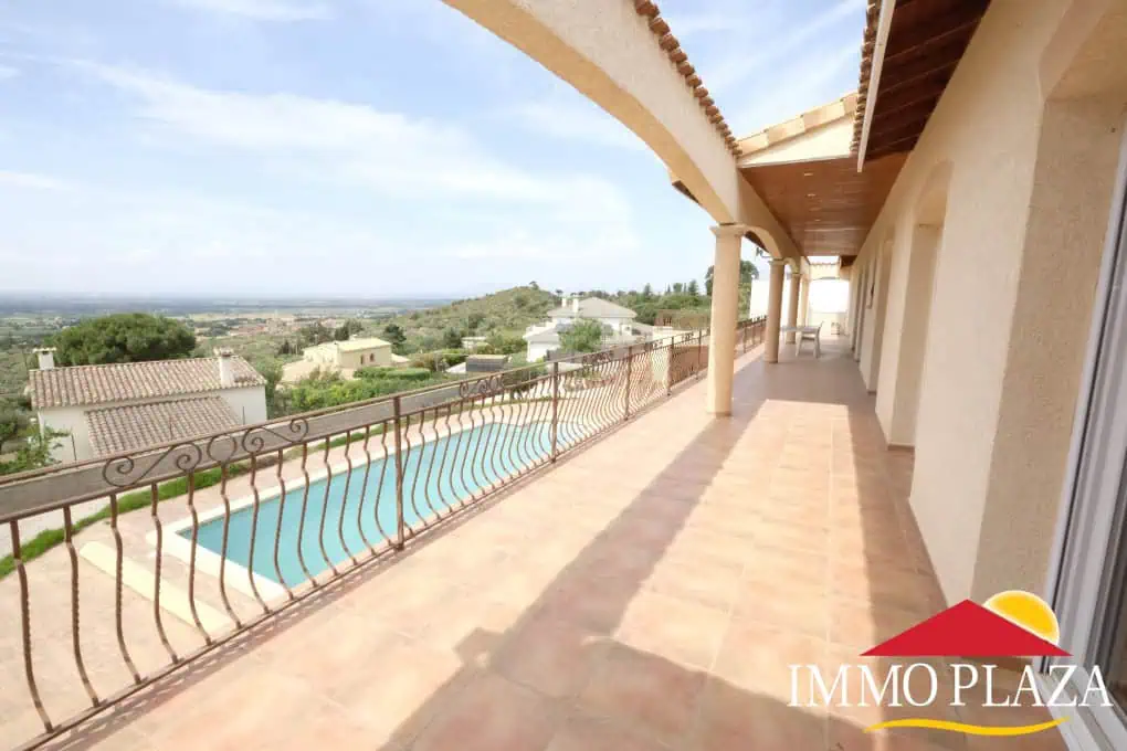 Fantastic family villa (487m2) with views over the bay of Rosas – 7 bedrooms – garage – pool – Els Olivars, Pau