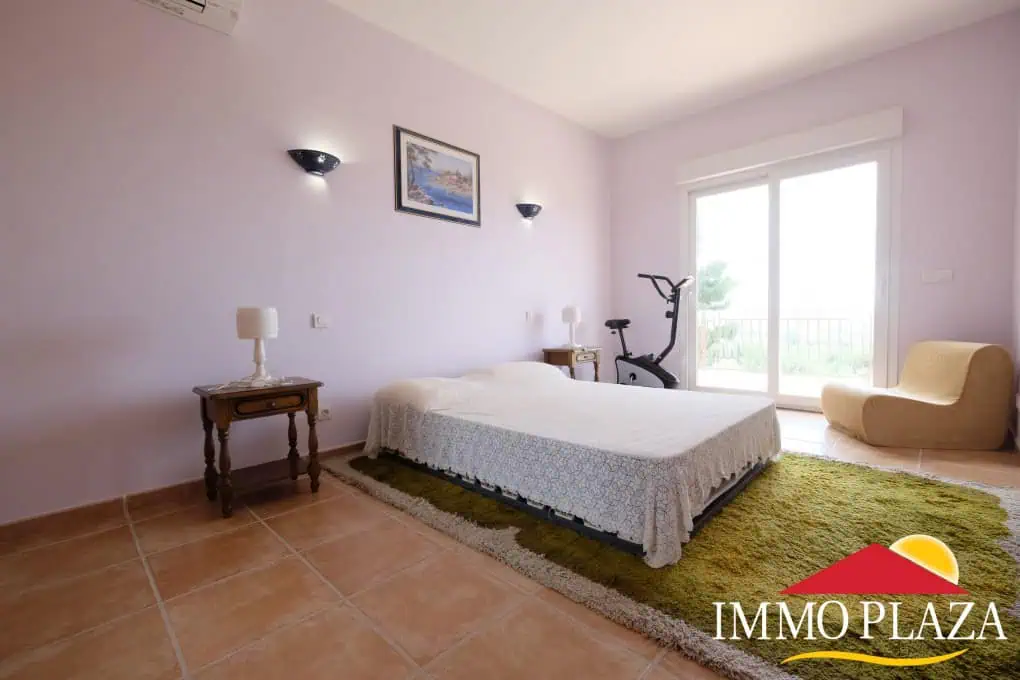 Fantastic family villa (487m2) with views over the bay of Rosas – 7 bedrooms – garage – pool – Els Olivars, Pau
