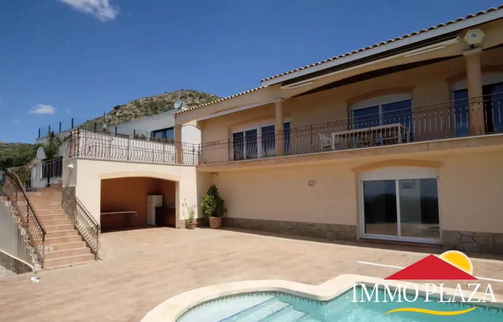 Fantastic family villa (487m2) with views over the bay of Rosas – 7 bedrooms – garage – pool – Els Olivars, Pau