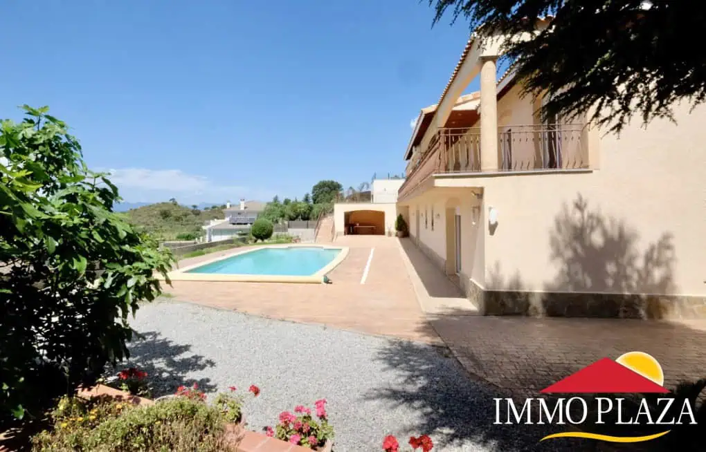Fantastic family villa (487m2) with views over the bay of Rosas – 7 bedrooms – garage – pool – Els Olivars, Pau