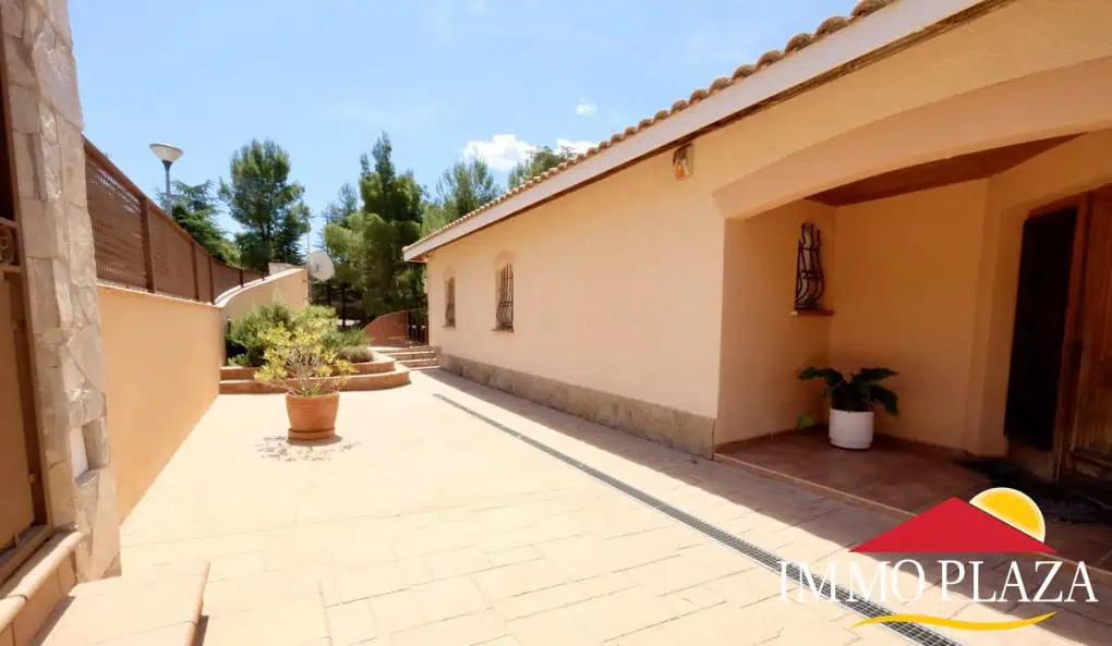 Fantastic family villa (487m2) with views over the bay of Rosas – 7 bedrooms – garage – pool – Els Olivars, Pau