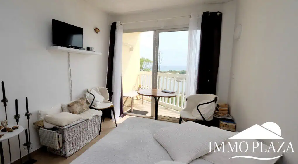 Estudio con terraza vistas al mar, a pie de playa y del centro – Empuriabrava