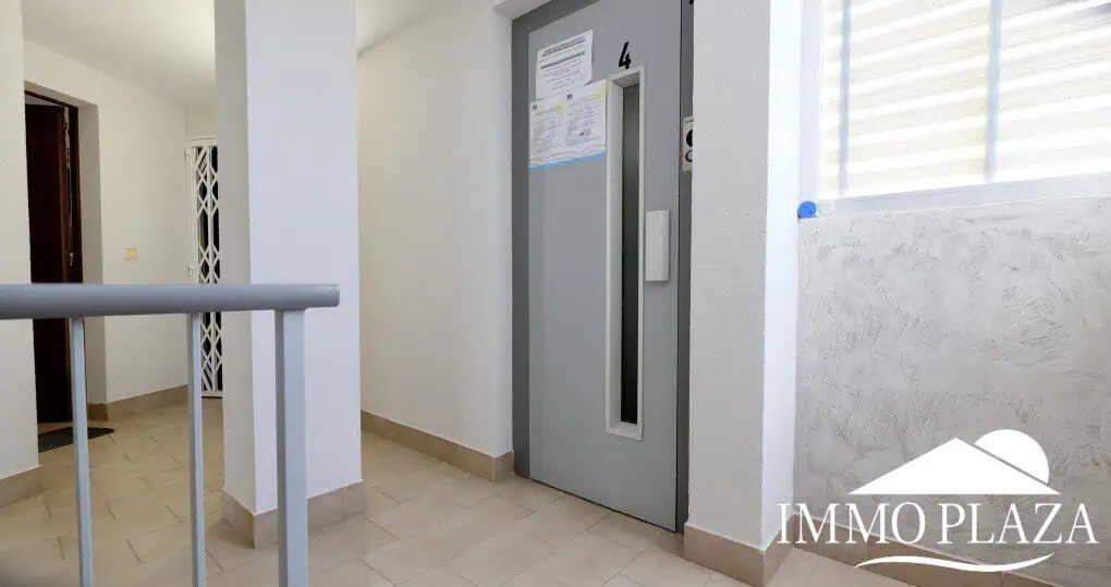 Estudio con terraza vistas al mar, a pie de playa y del centro – Empuriabrava