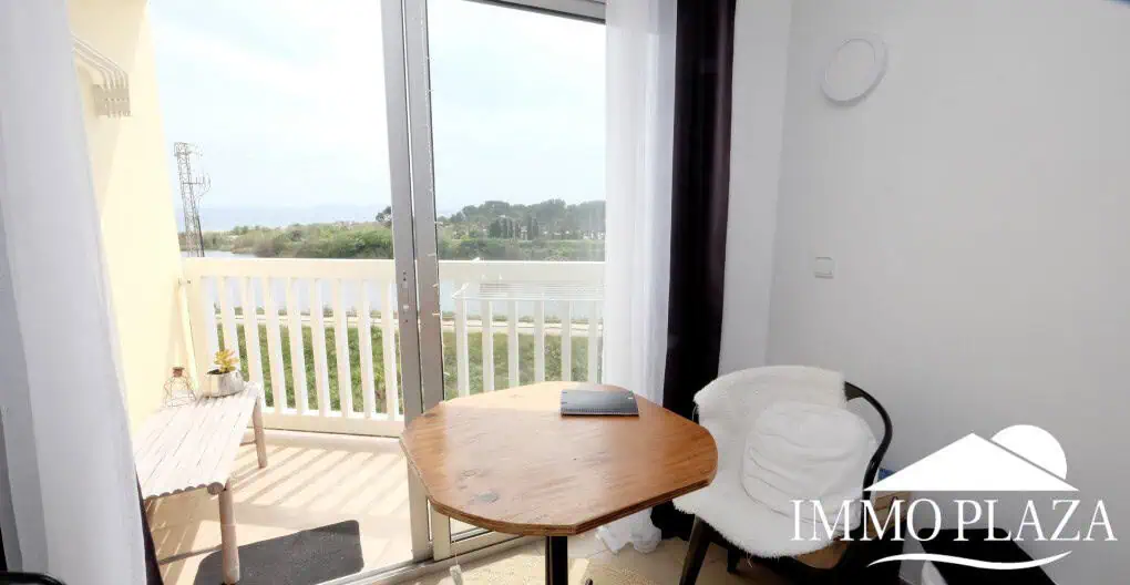 Estudio con terraza vistas al mar, a pie de playa y del centro – Empuriabrava