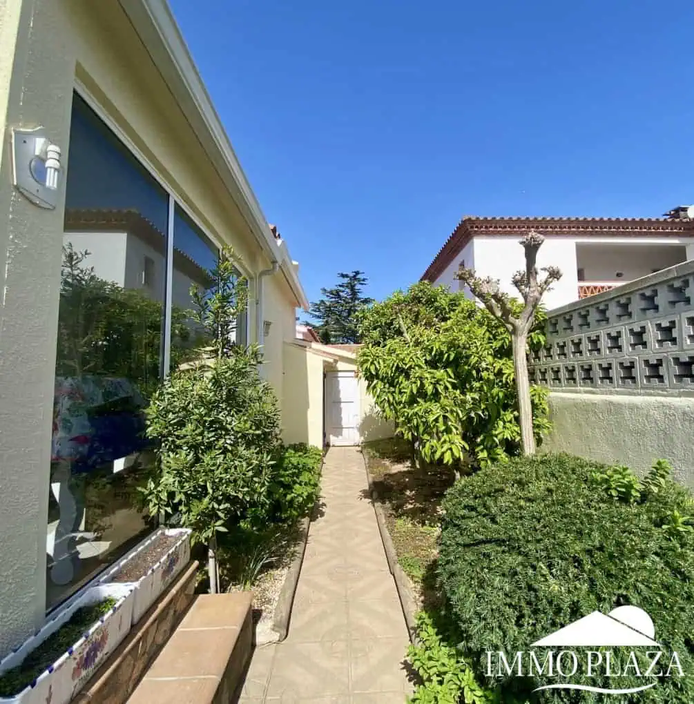 1604202494249_3988_IPV133 Villa résidentielle typique d’Empuriabrava à 2 pas de la plage et du centre, 4 chs, 2 sdb, piscine, garage et parking privé – Empuriabrava