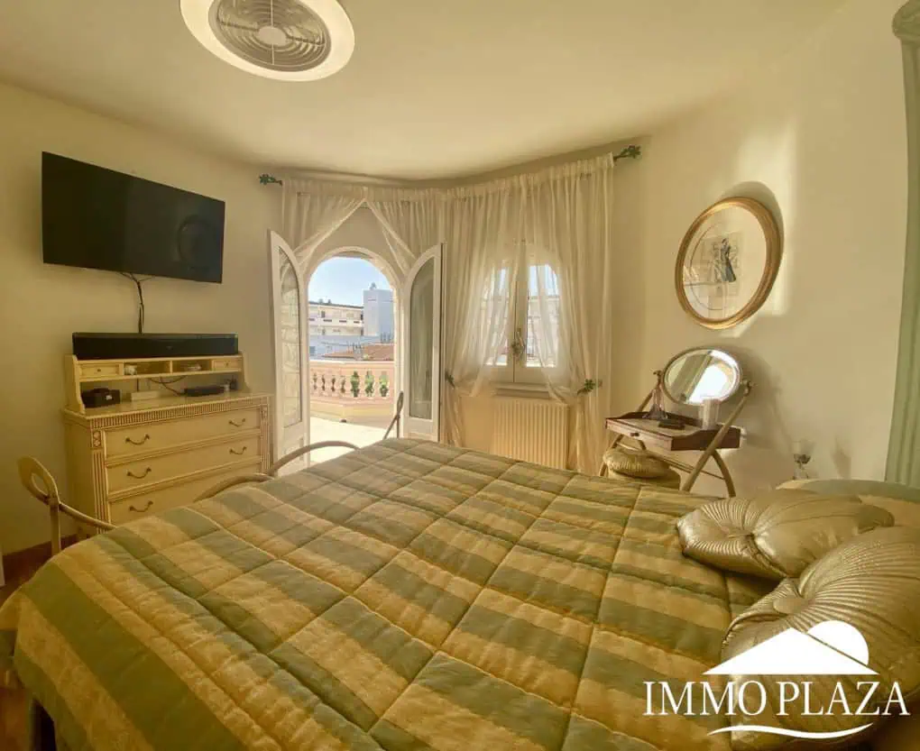 1604202494259_7346_IPV133 Villa résidentielle typique d’Empuriabrava à 2 pas de la plage et du centre, 4 chs, 2 sdb, piscine, garage et parking privé – Empuriabrava