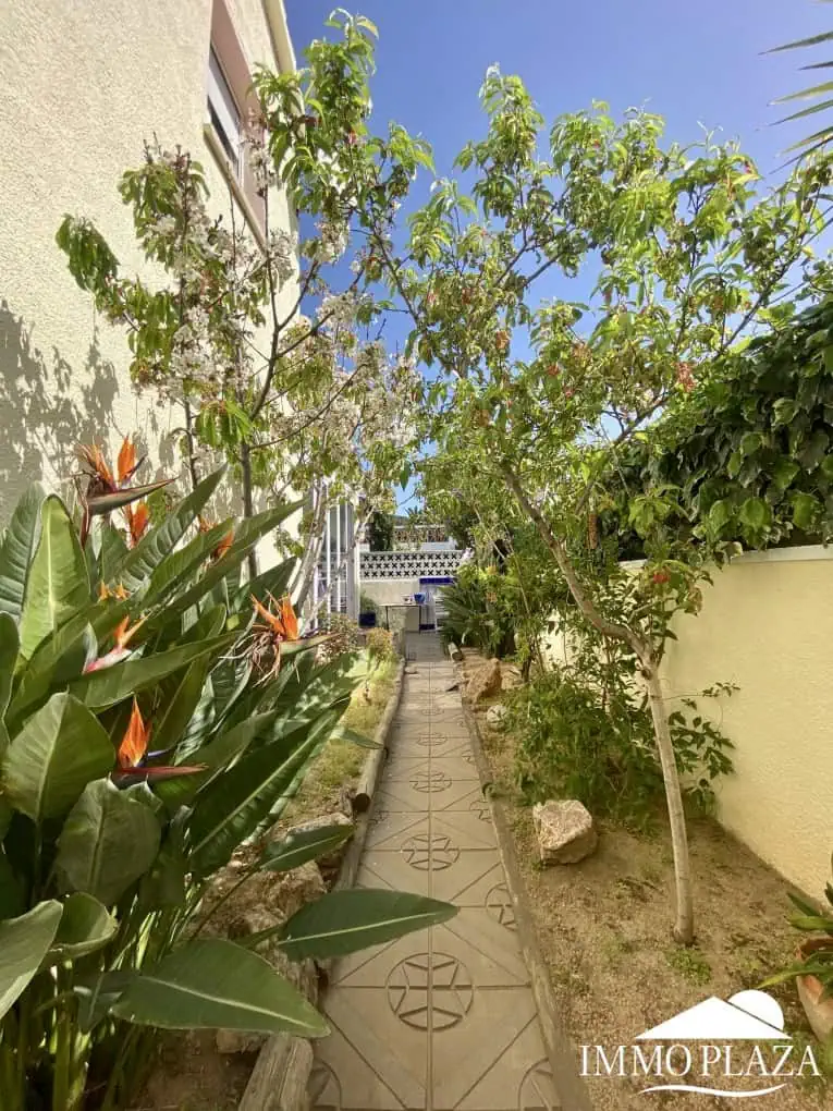 1604202494303_6668_IPV133 Villa résidentielle typique d’Empuriabrava à 2 pas de la plage et du centre, 4 chs, 2 sdb, piscine, garage et parking privé – Empuriabrava
