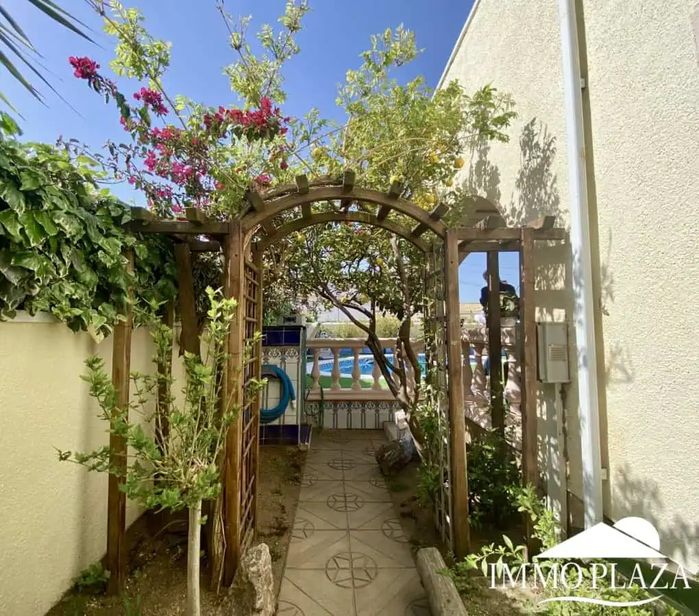 1604202494310_3486_IPV133 Villa résidentielle typique d’Empuriabrava à 2 pas de la plage et du centre, 4 chs, 2 sdb, piscine, garage et parking privé – Empuriabrava