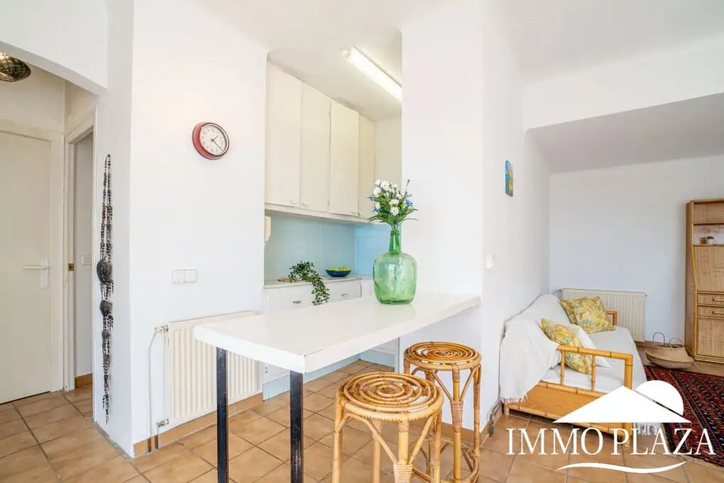 Charming little villa with sea views, 2 bedrooms, 2 bathrooms, 1 large terrace, 4 parking spaces, pool possible !