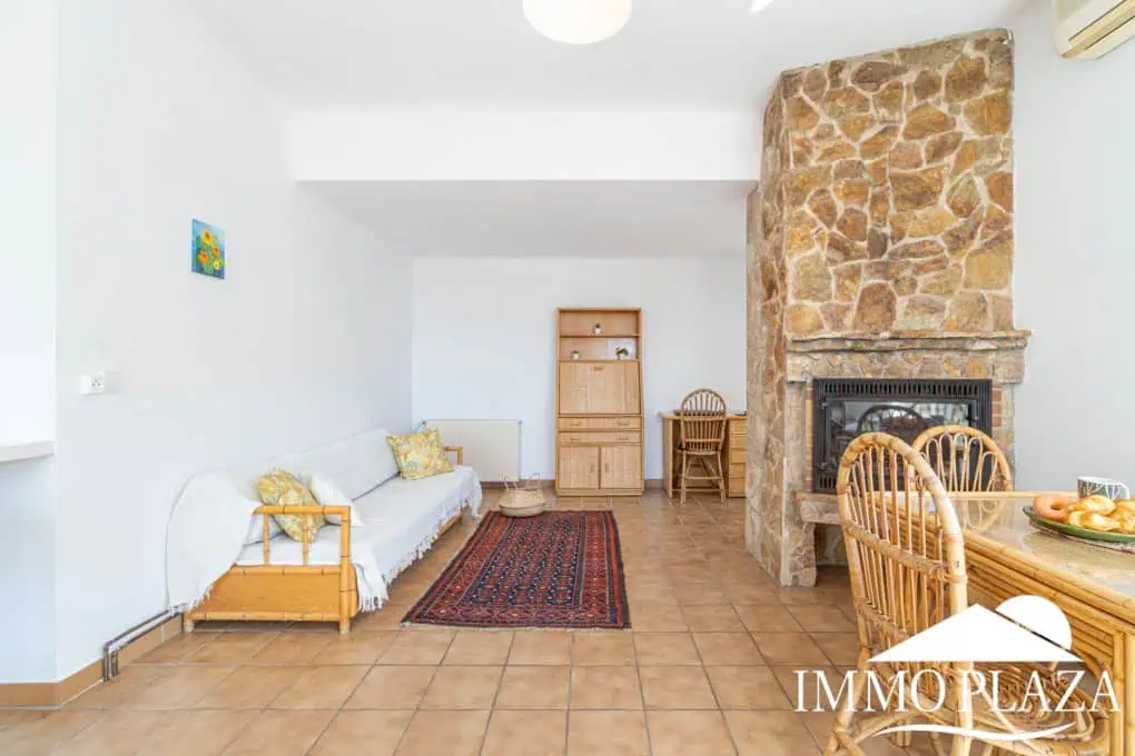 Charming little villa with sea views, 2 bedrooms, 2 bathrooms, 1 large terrace, 4 parking spaces, pool possible !