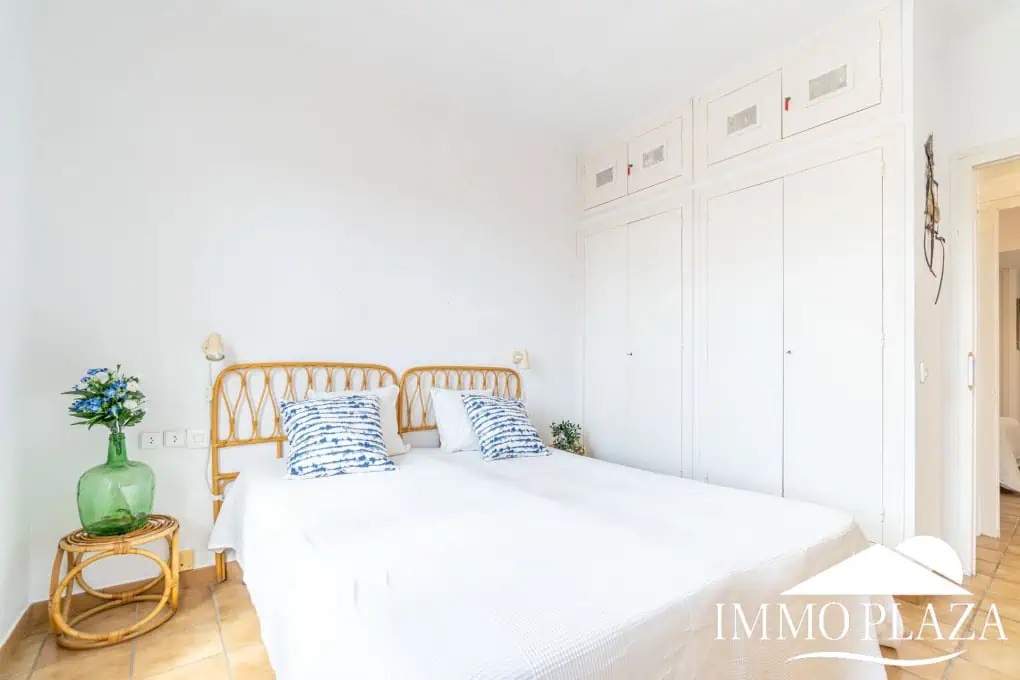 Charming little villa with sea views, 2 bedrooms, 2 bathrooms, 1 large terrace, 4 parking spaces, pool possible !