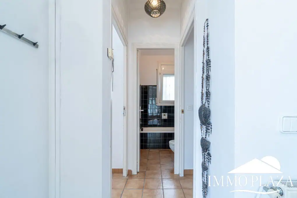 Charming little villa with sea views, 2 bedrooms, 2 bathrooms, 1 large terrace, 4 parking spaces, pool possible !