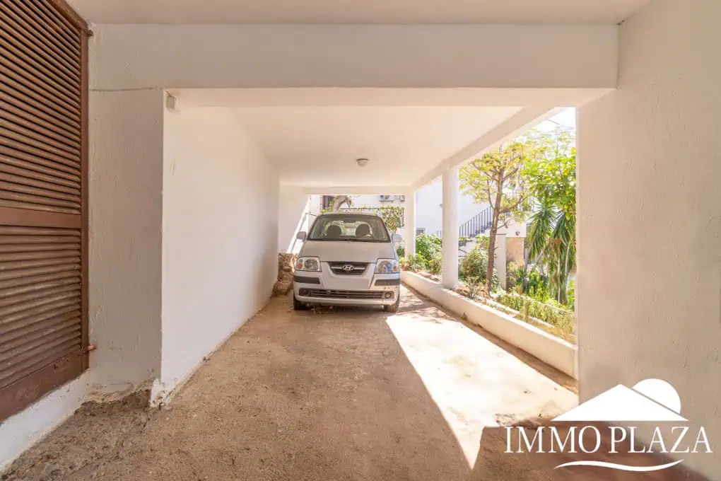 Charming little villa with sea views, 2 bedrooms, 2 bathrooms, 1 large terrace, 4 parking spaces, pool possible !