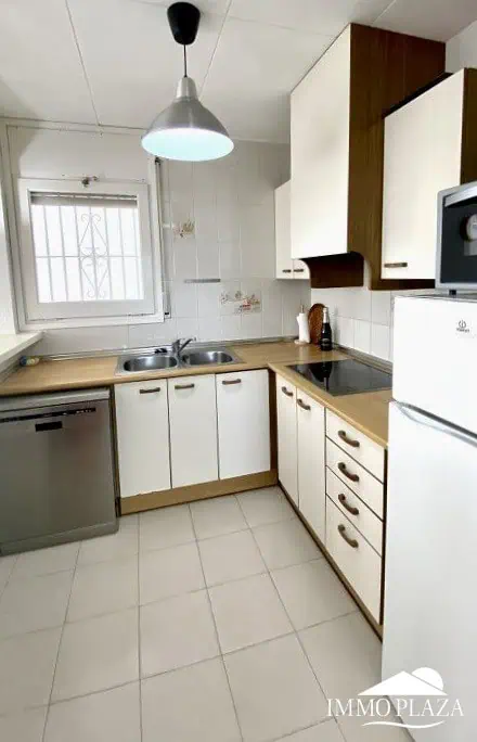 Typisch Spaans huis met 2 onafhankelijke appartementen – zwembad – garage – Empuriabrava