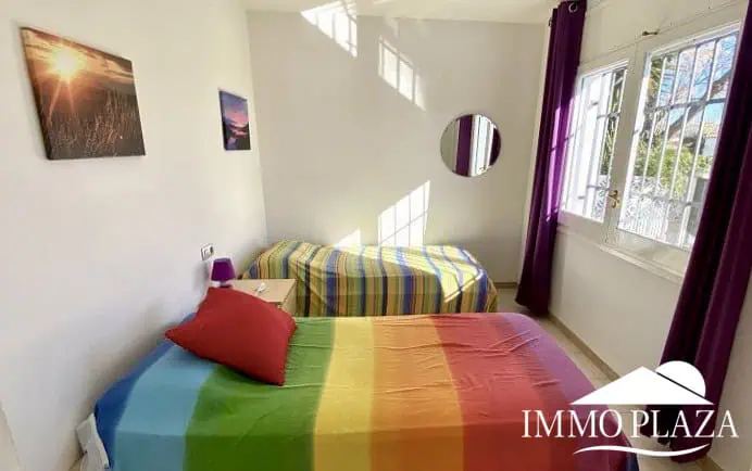 Typisch Spaans huis met 2 onafhankelijke appartementen – zwembad – garage – Empuriabrava